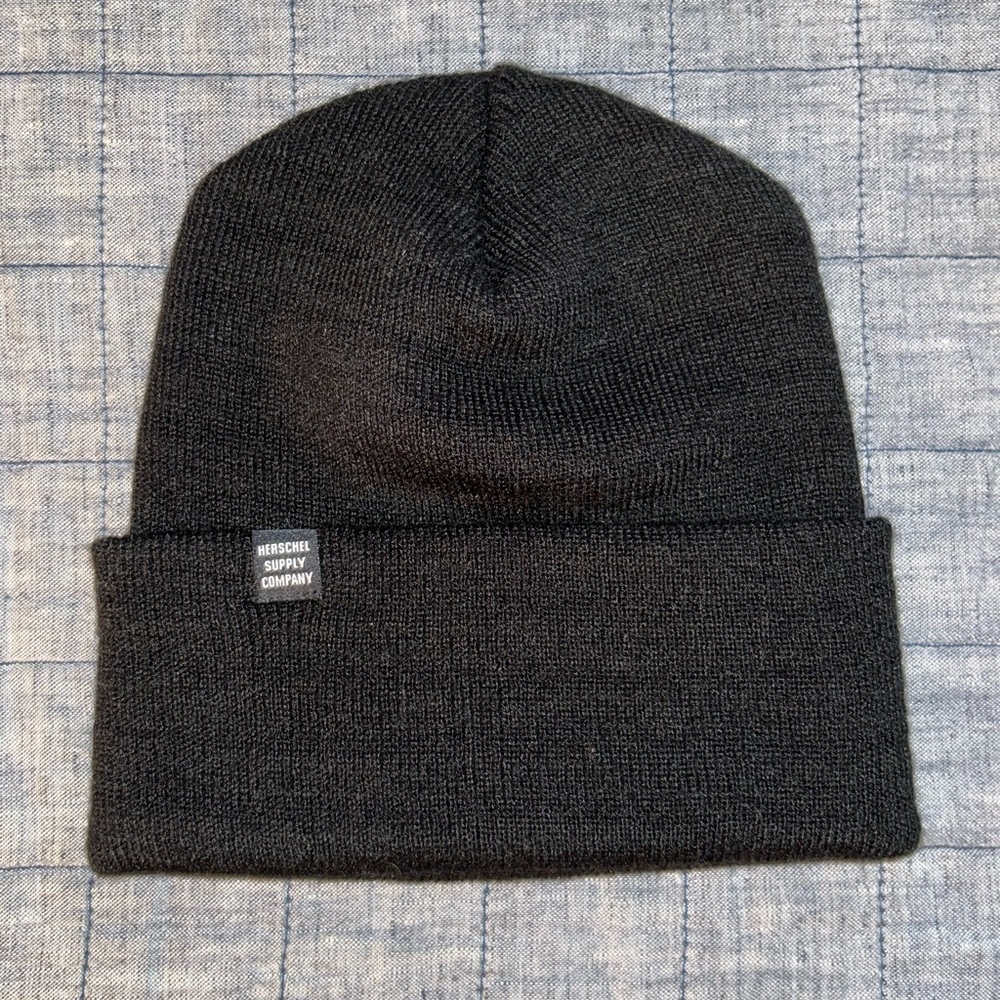 Herschel Supply Company 🖤 Beanie NWOT 🖤